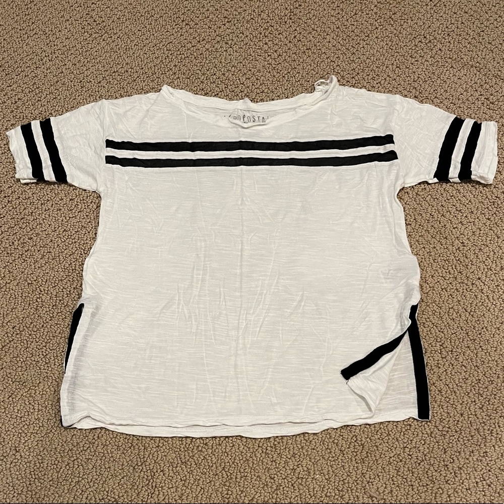 Short sleeve semi- cropped tee